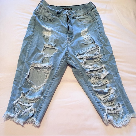 Fashion nova Capri distressed shorts 7/28 - Picture 3 of 6